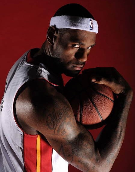 主帅赛后发言，明显带刺（主帅赛后发声，言辞暗藏锋芒）