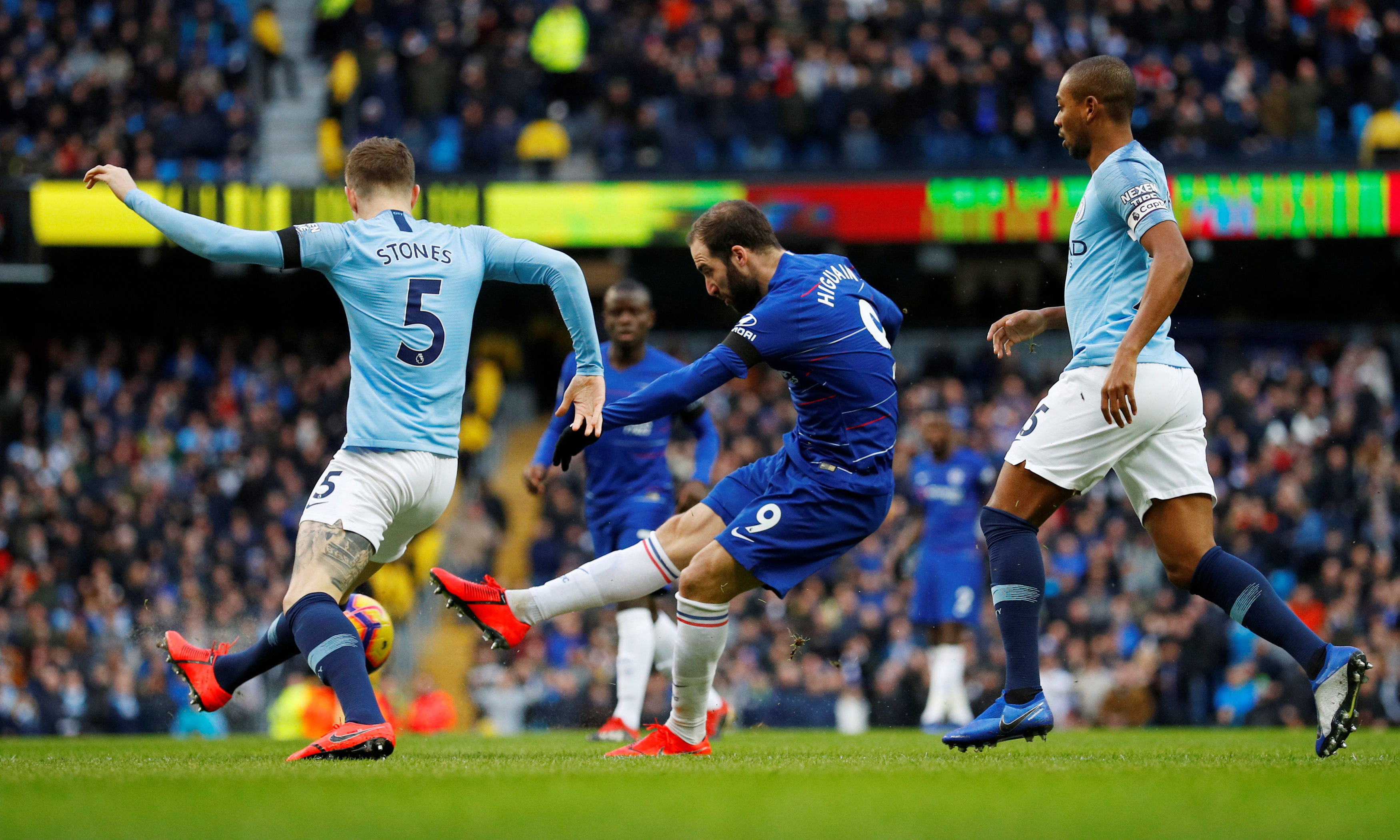 广东男篮首战山西，徐杰领衔12人大名单，三外援首秀四主力缺阵！（广东客战山西：徐杰率12人出征，三外援迎首秀，四主力无缘登场）