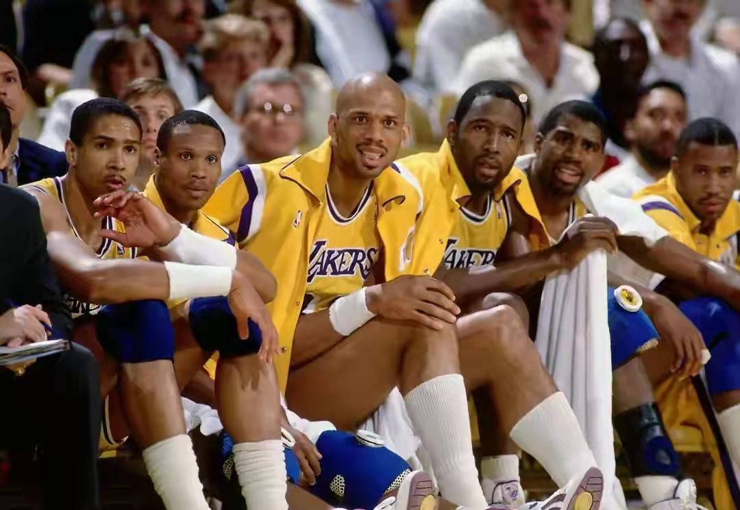 恭喜于适主任获得全国骑射巡回赛总决赛暨环球骑射大师赛最佳贡献奖（于适主任荣膺全国骑射巡回赛总决赛暨环球骑射大师赛最佳贡献奖）