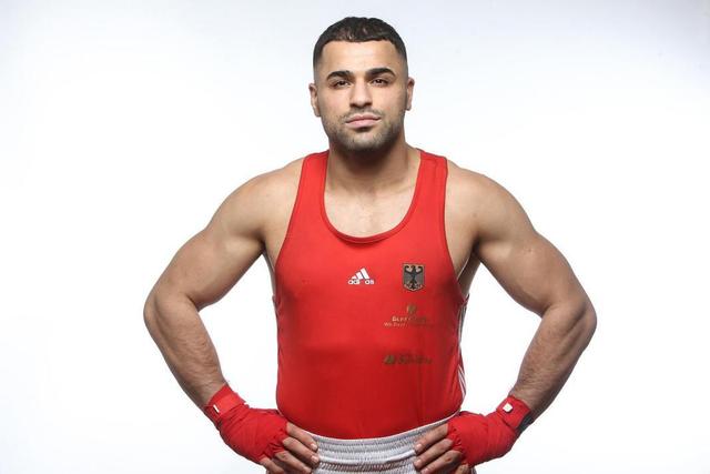 梅西数据：送出39次传球贡献1次助攻，全场未能射门（梅西本场数据：39次传球1次助攻，全场零射门）