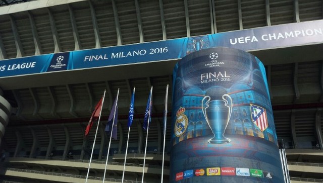 恍如隔世，巴萨上一次在诺坎普比赛法蒂双响，登贝莱助攻（时过境迁，巴萨上回诺坎普之战法蒂梅开二度，登贝莱送助攻）