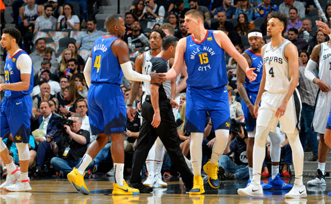 德转列进攻型中场身价榜：贝林1.8亿欧居首，穆西亚拉第二（德转发布进攻型中场身价榜：贝林厄姆1.8亿欧领跑，穆西亚拉第二）