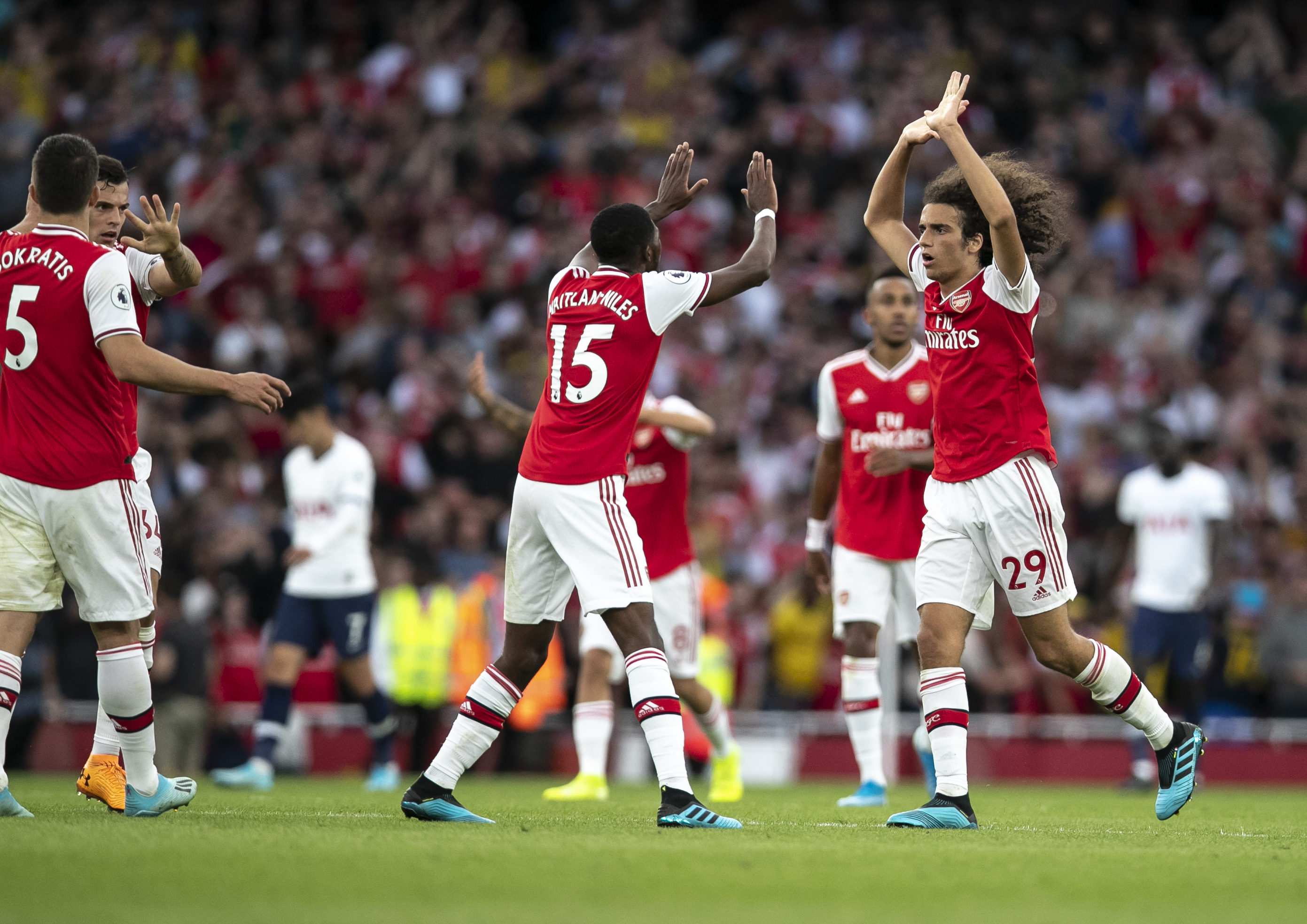 广厦防守铁血令人窒息（广厦铁血防线让对手喘不过气）