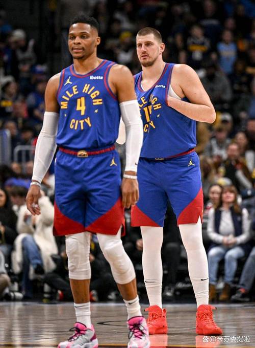 官方：孔蒂当选2025意足球盛典最佳教练，那不勒斯最佳俱乐部（官方宣布：孔蒂当选2025年意足盛典最佳教练，那不勒斯荣膺最佳俱乐部）