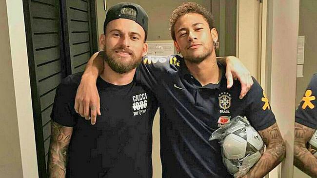 特里：我肯定同意萨拉赫的说法，他已经成为利物浦的替罪羊（特里：赞同萨拉赫的观点，他已成利物浦的替罪羊）