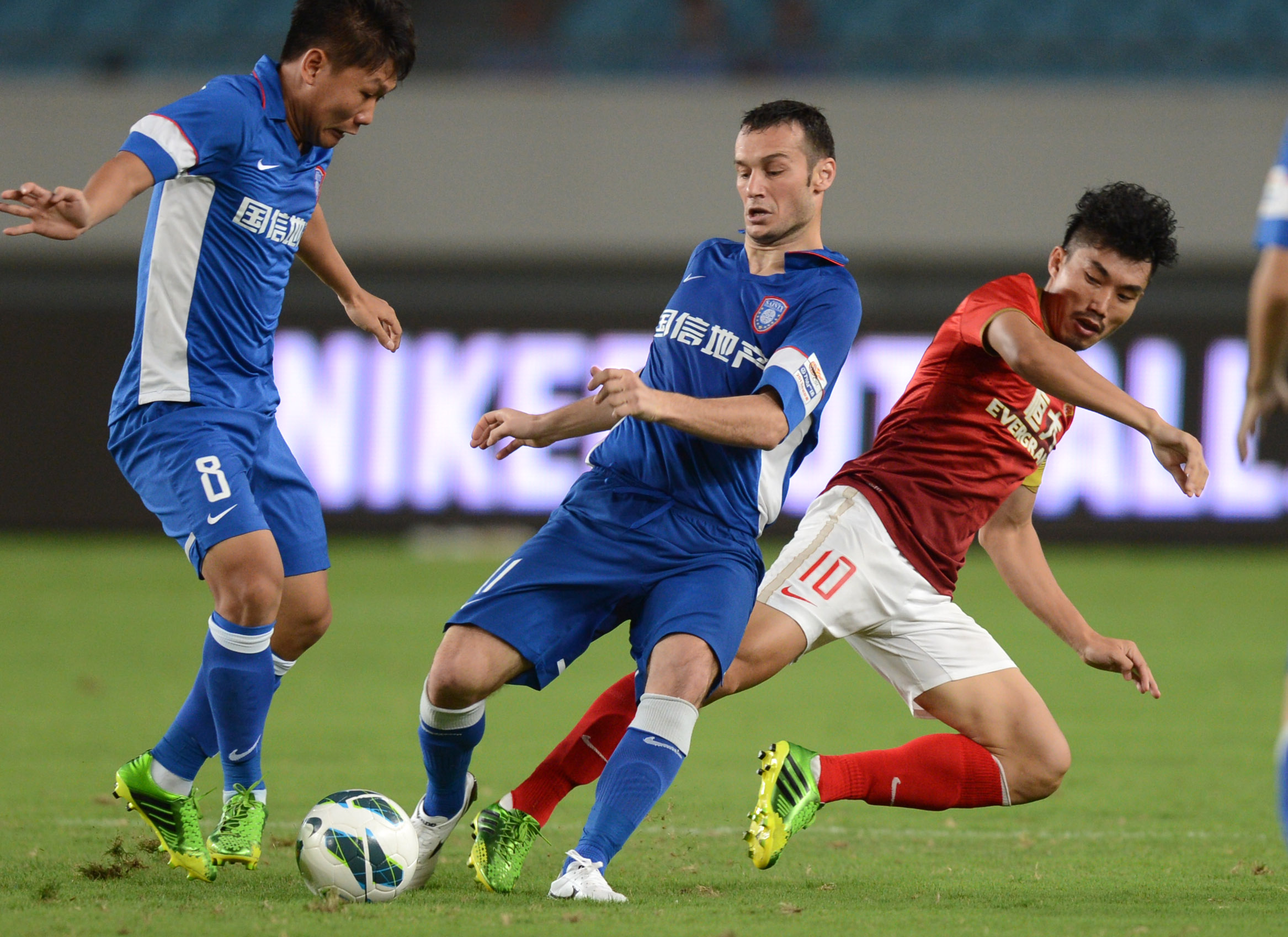 官方：奥格斯堡主帅瓦格纳下课，鲍姆临时接任（奥格斯堡官方宣布：瓦格纳下课，鲍姆担任临时主帅）