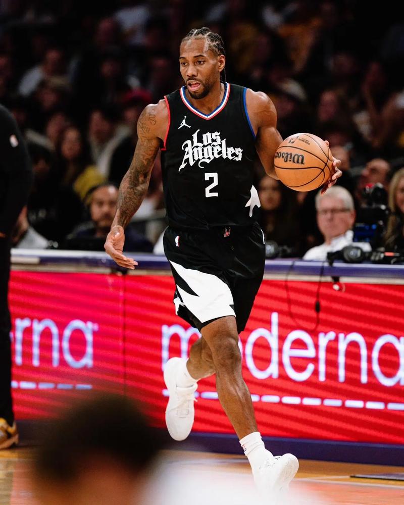 范戴克：萨拉赫？他马上要去踢非洲杯，对我们来说没什么变化（范戴克：萨拉赫将征战非洲杯，我们照常前进）