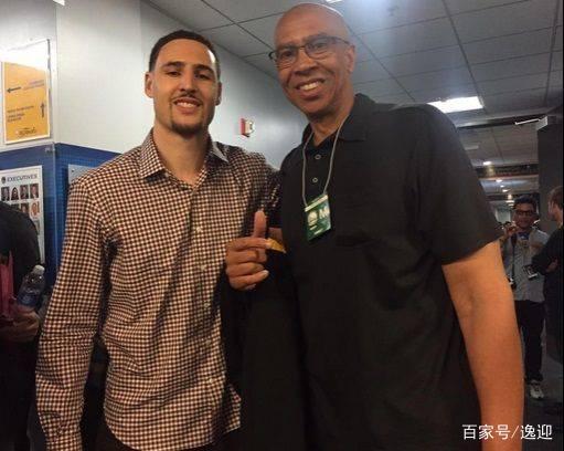 西媒：球迷抱怨新诺坎普座位间距太小，入口台阶高低不平（西媒：新诺坎普座椅间距过窄、入口台阶不平整引发球迷不满）