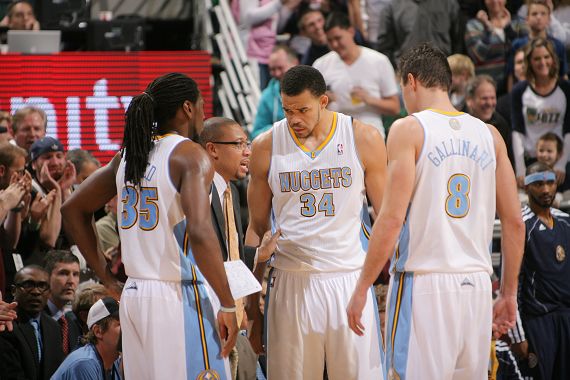 爱德华兹连续6场30+，追平队史最长30+场次纪录（爱德华兹连砍6场30+，追平队史最长连30+纪录）