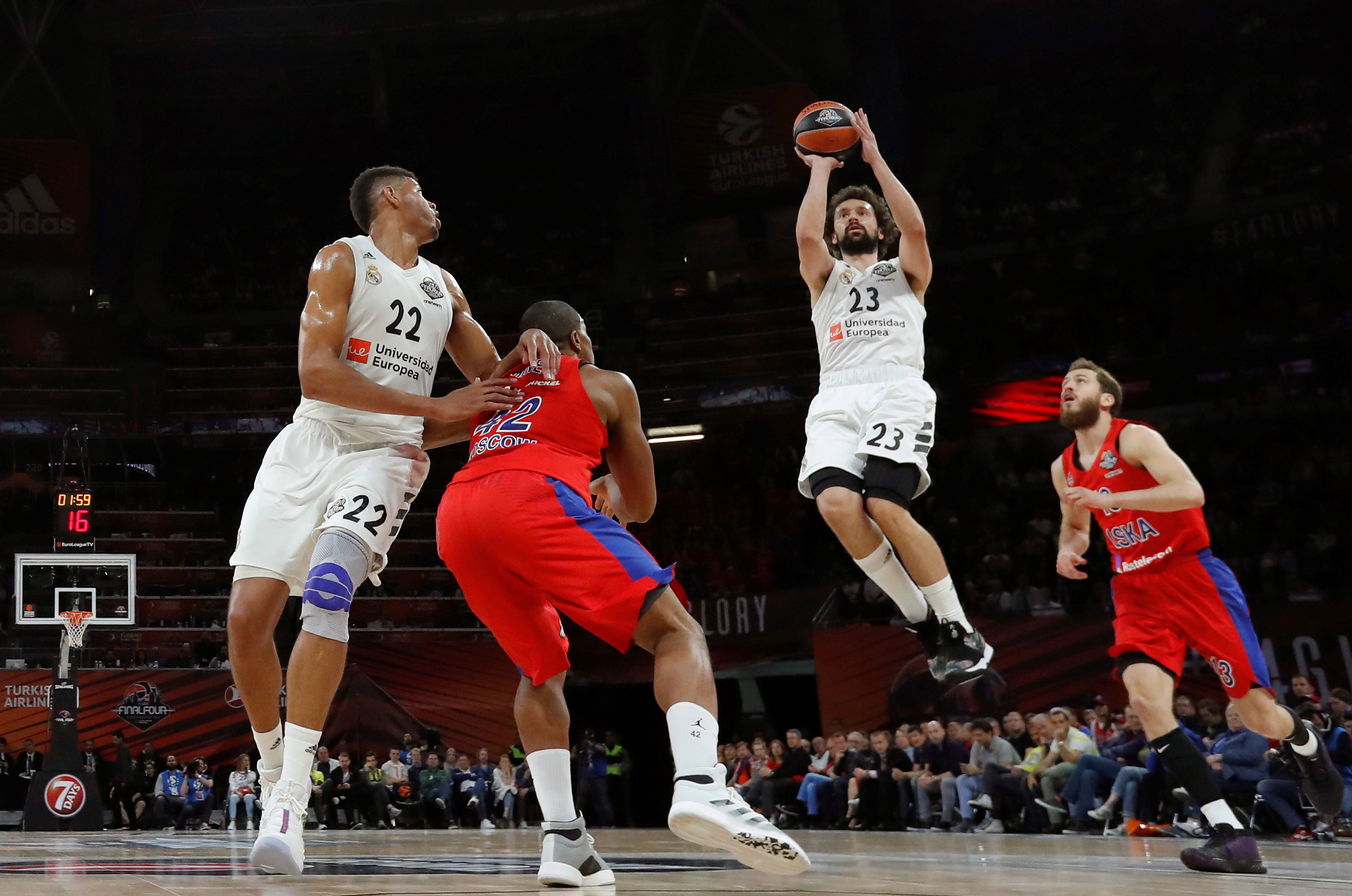 激斗二番战，沙尔克球迷再次与多特蒙德球迷在科隆斗殴（科隆再起风波：沙尔克与多特蒙德球迷二次爆发激烈冲突）