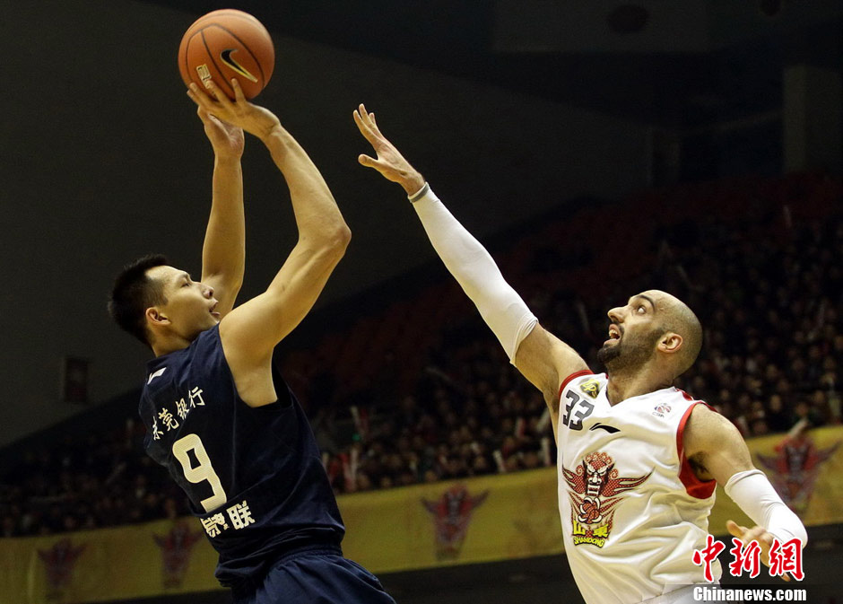 爱德华兹轰39分带队终结连败，统治末节独砍14分杀死比赛（爱德华兹砍下39分率队止连败，末节独取14分一锤定音）