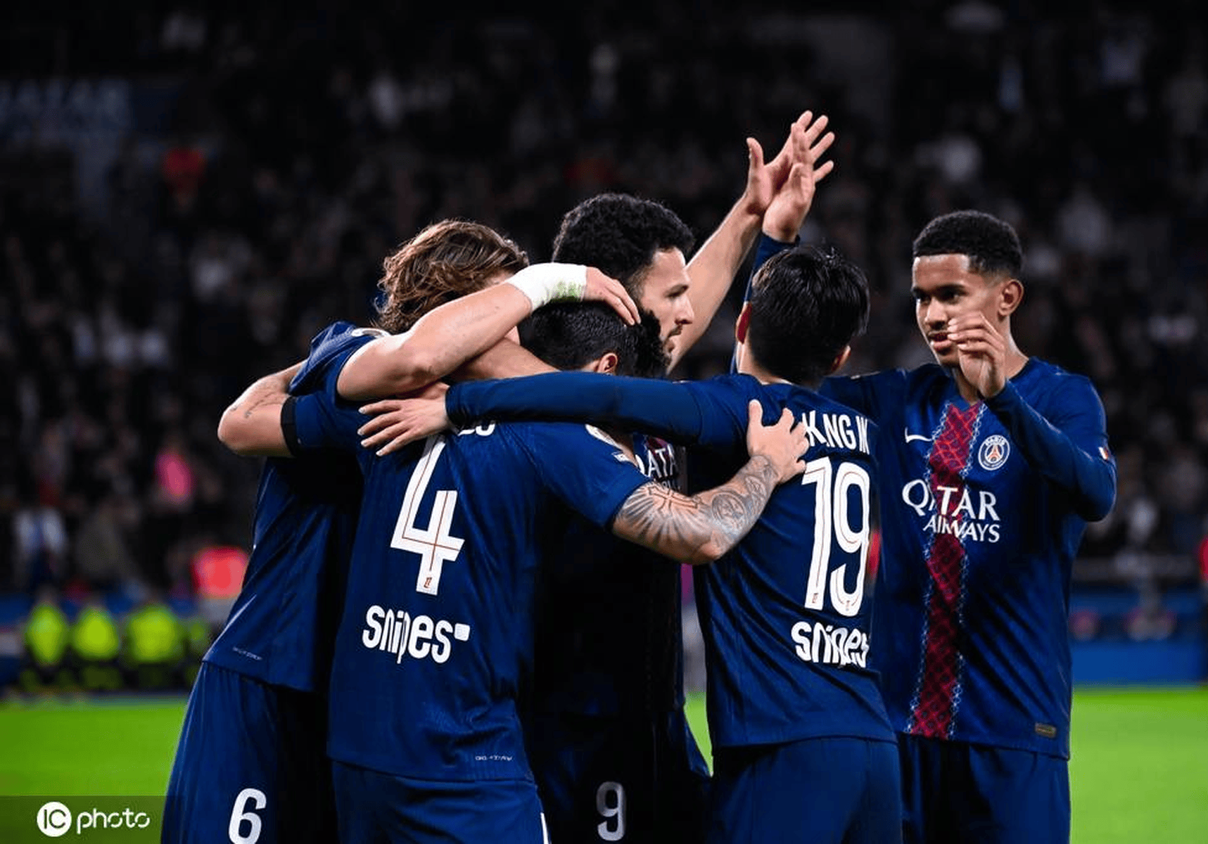 德转列本赛季30岁以上选手进球排行榜：凯恩领跑，...（德转公布本季30+球员进球榜：凯恩暂居榜首，...）