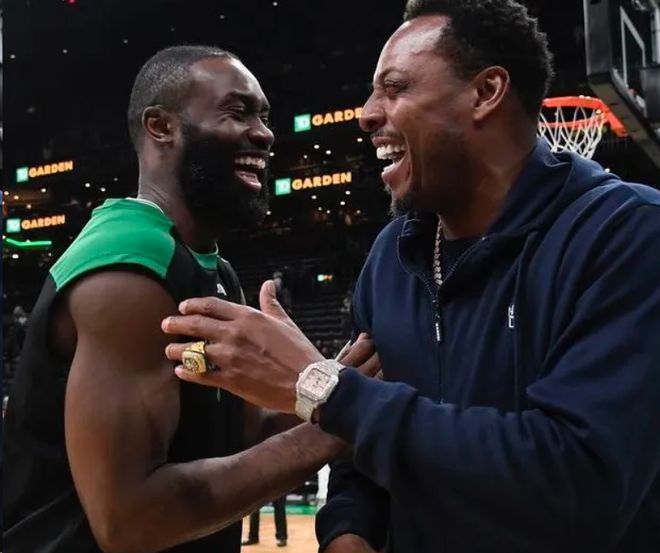 就是不怵枪手！埃梅里带队10次面对阿森纳，4胜4平2负（埃梅里对阵阿森纳10战占优：4胜4平仅2负）