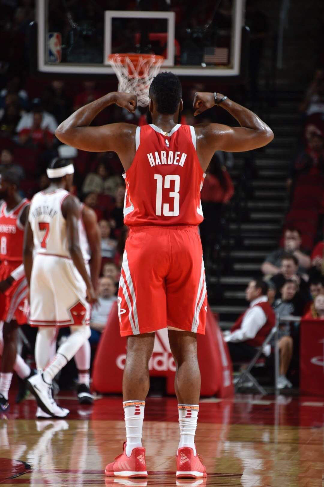 博主：客战广岛三箭申花远征军约300人，而且带着鼓（博主：申花客场挑战广岛三箭，约300名远征军随队携鼓助威）