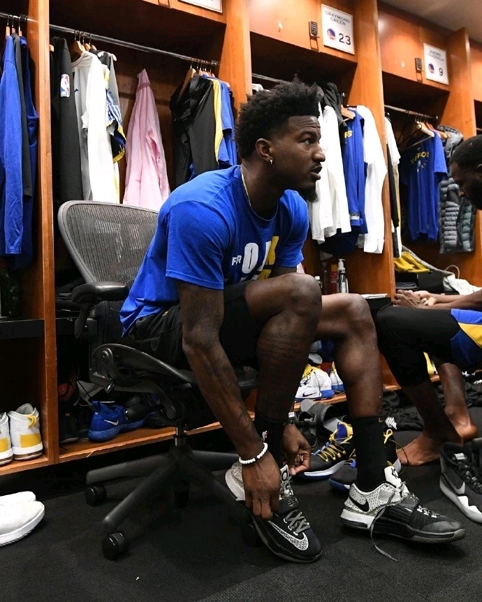 马卡：黄潜有意帕尔特伊，后者目前正面临英国检方指控（马卡报：比利亚雷亚尔有意帕尔特伊，后者正面临英检方起诉）